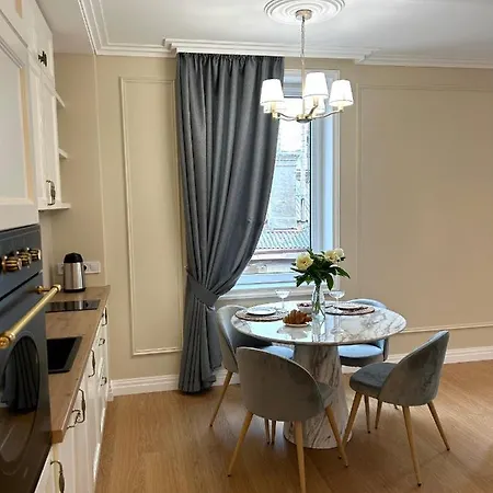 Boutique Luxury Center Apartment